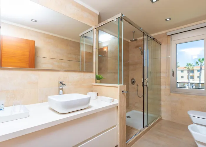 Antonia Кан-Пікафорт